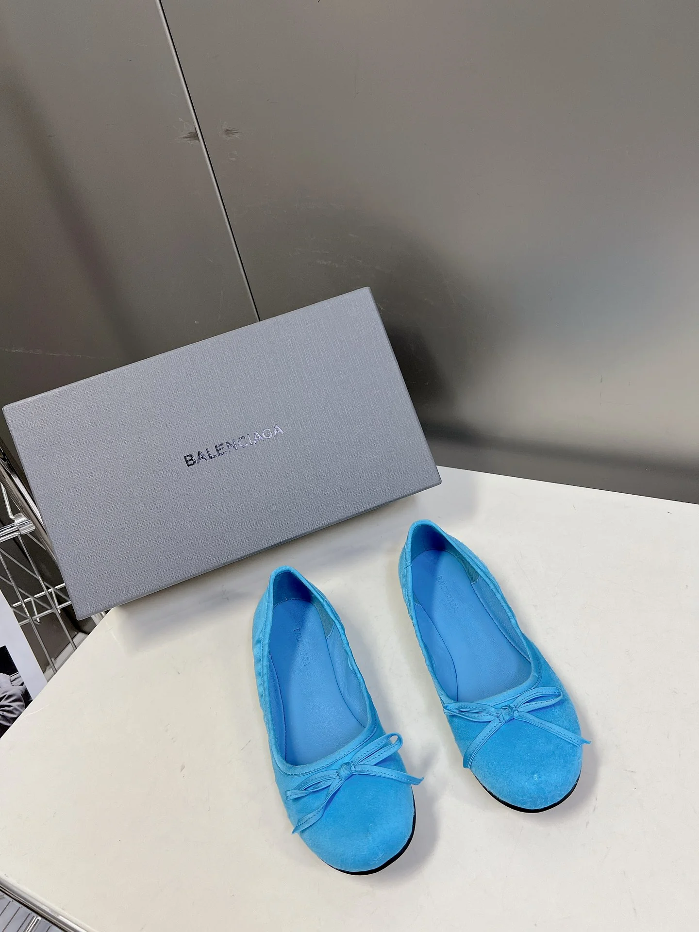 Коллекция Balenciaga 2023 года с подиума - Балетки - Синие