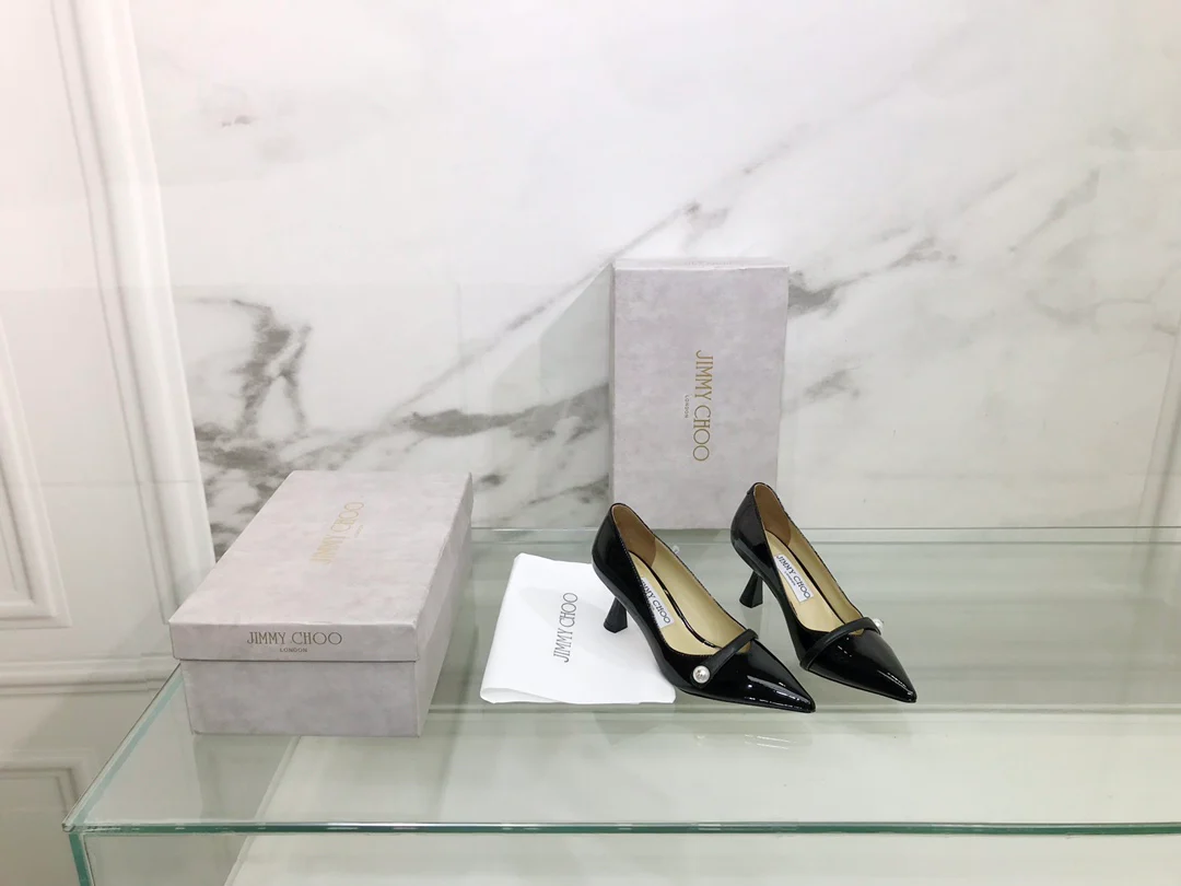 Туфли на высоком каблуке с острым носком и пряжкой от Jimmy Pearl