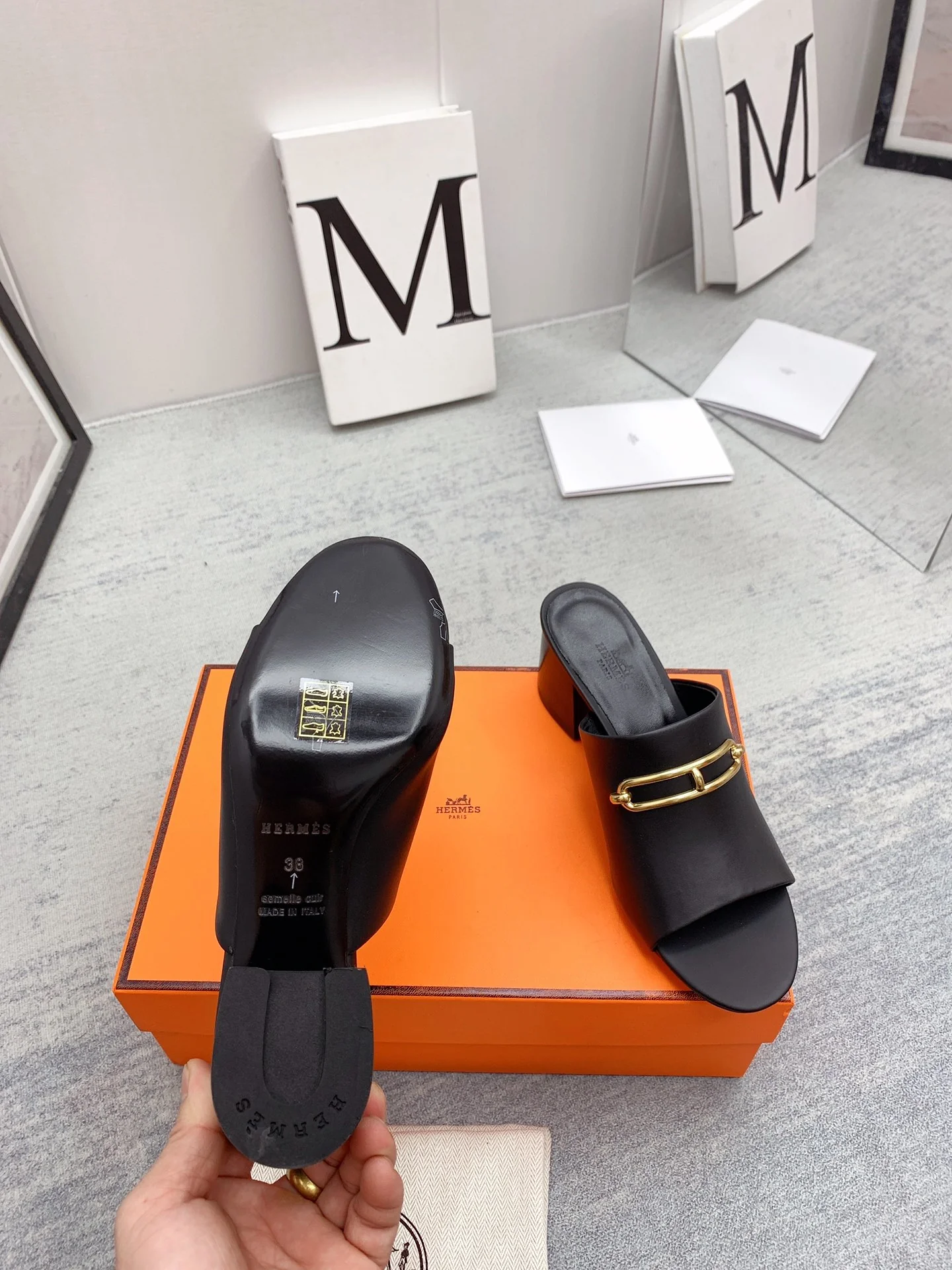 Новинка сезона весна/лето 2022 от Hermes - Высококачественные сандалии на массивном каблуке - 1