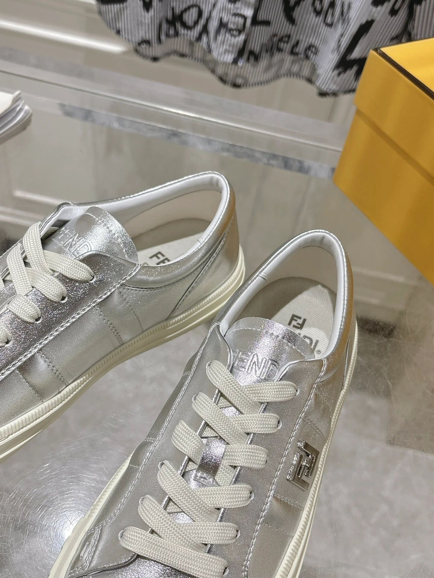 Повседневные туфли Fendi 2024 - серебристые