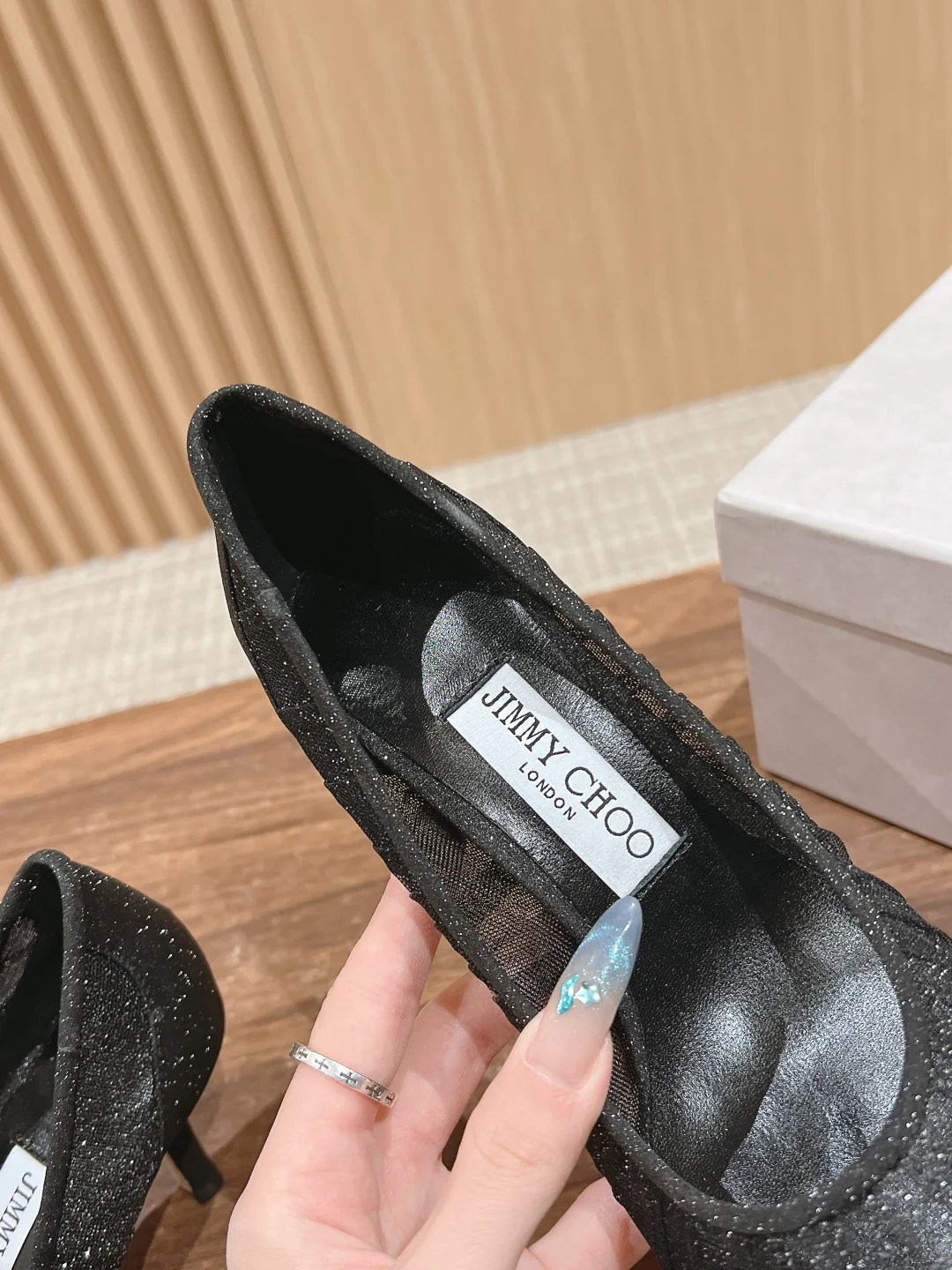 Jimmy - Сетчатые туфли на высоком каблуке с острым носком - Черные