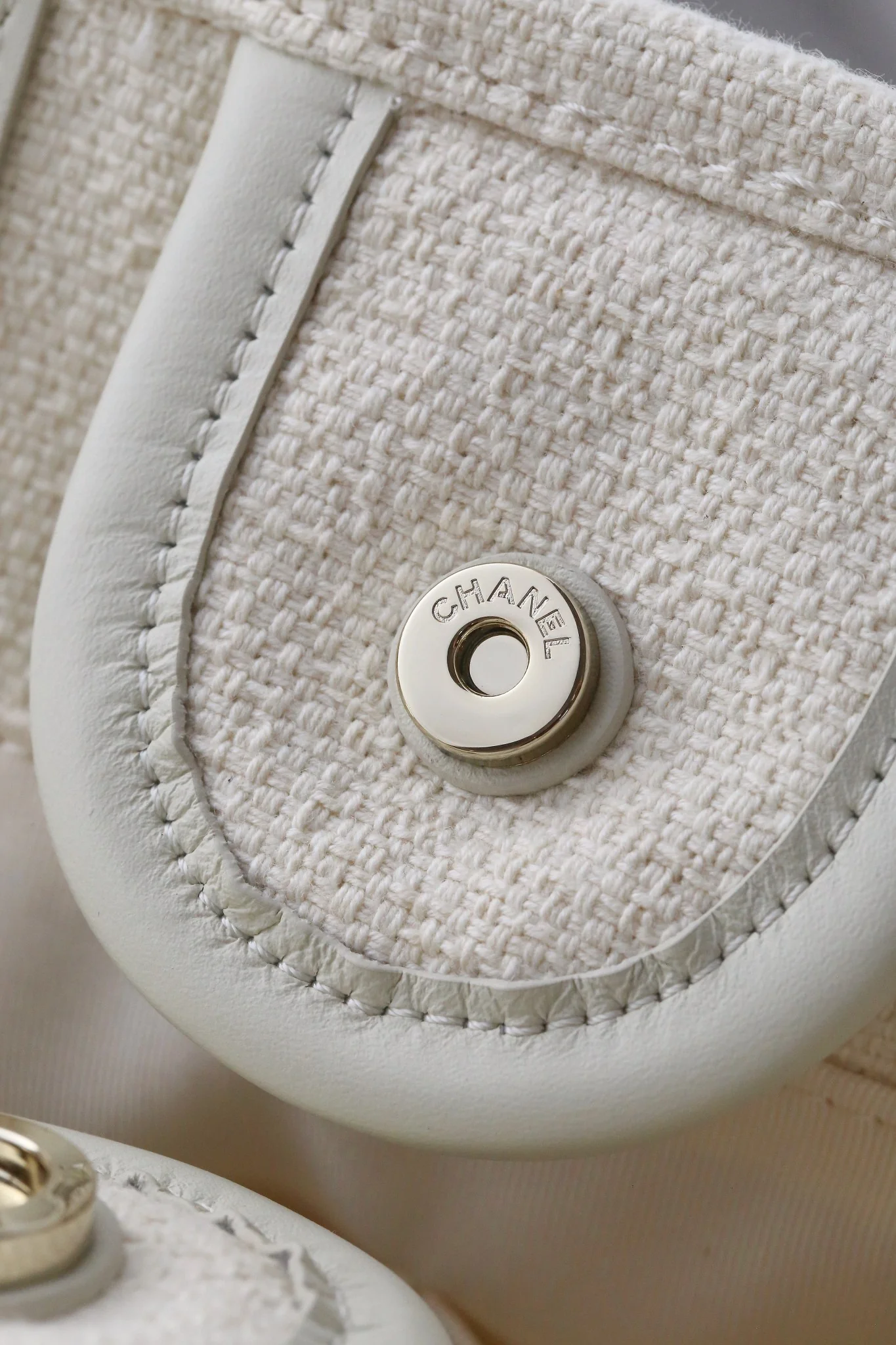 Пляжная сумка Chanel 25c, косметичка, красно-синяя.