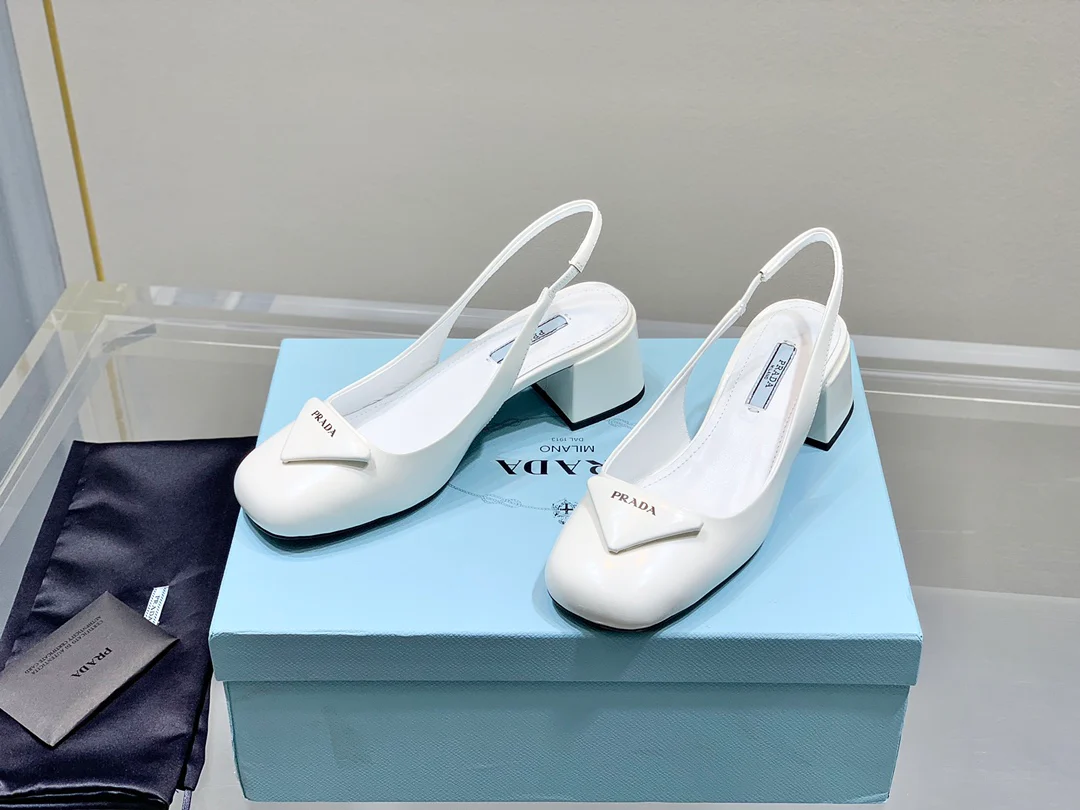 Prada - Туфли на низком каблуке из коллекции White Party