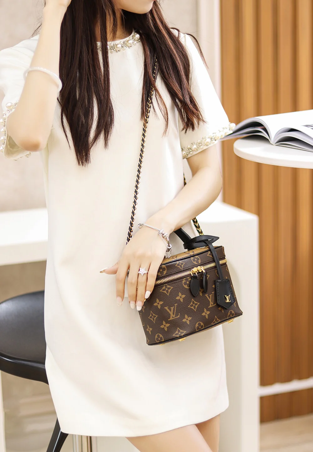 m45165-LV-vanity-pm-Маленькая косметичка через плечо