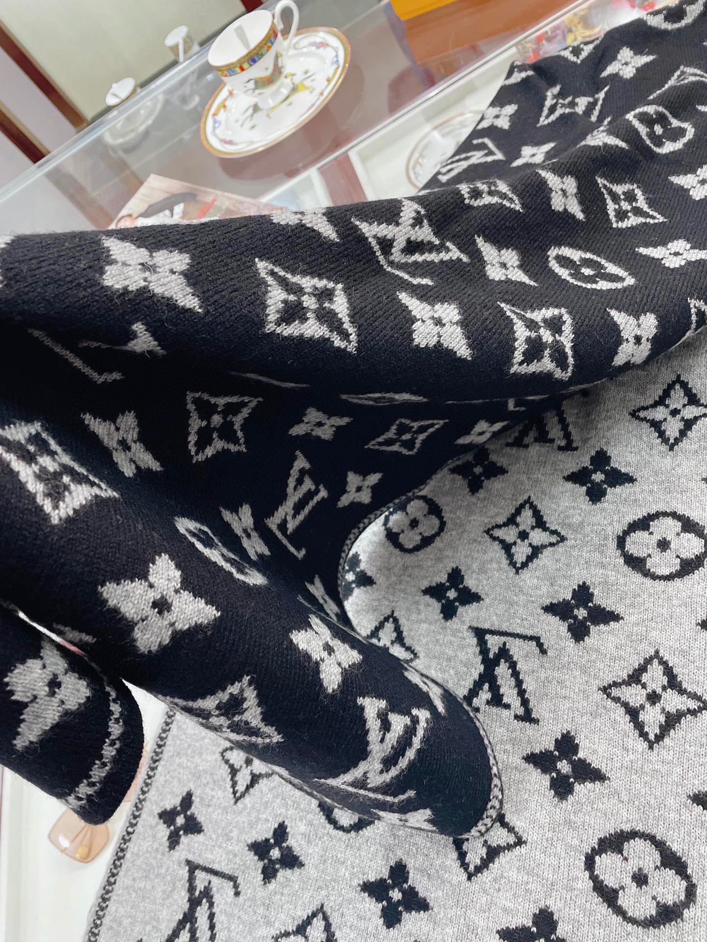 Вязаный кашемировый шарф LV