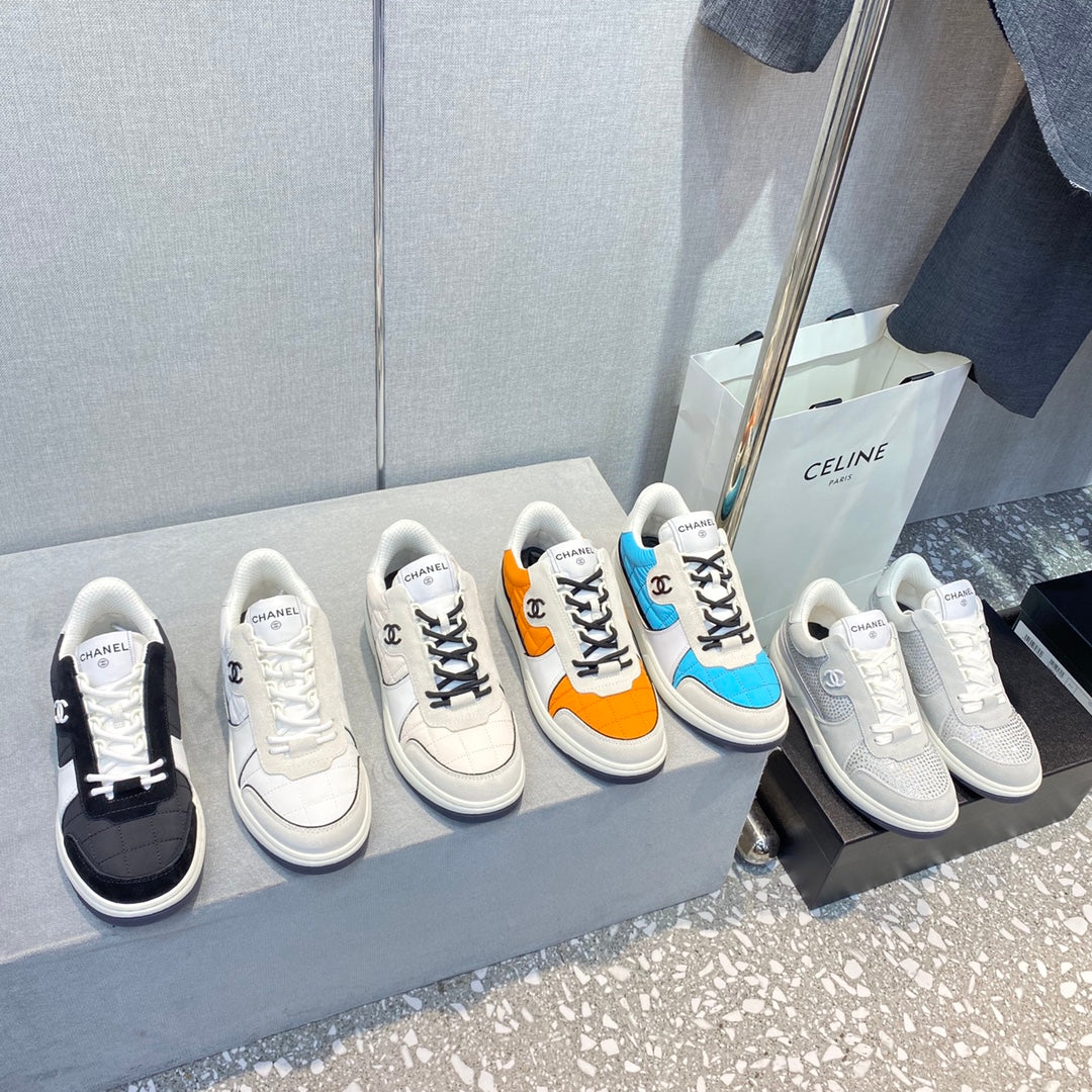 Весенняя коллекция Chanel 2023 — кроссовки в стиле casual со стразами — изображение коллекции