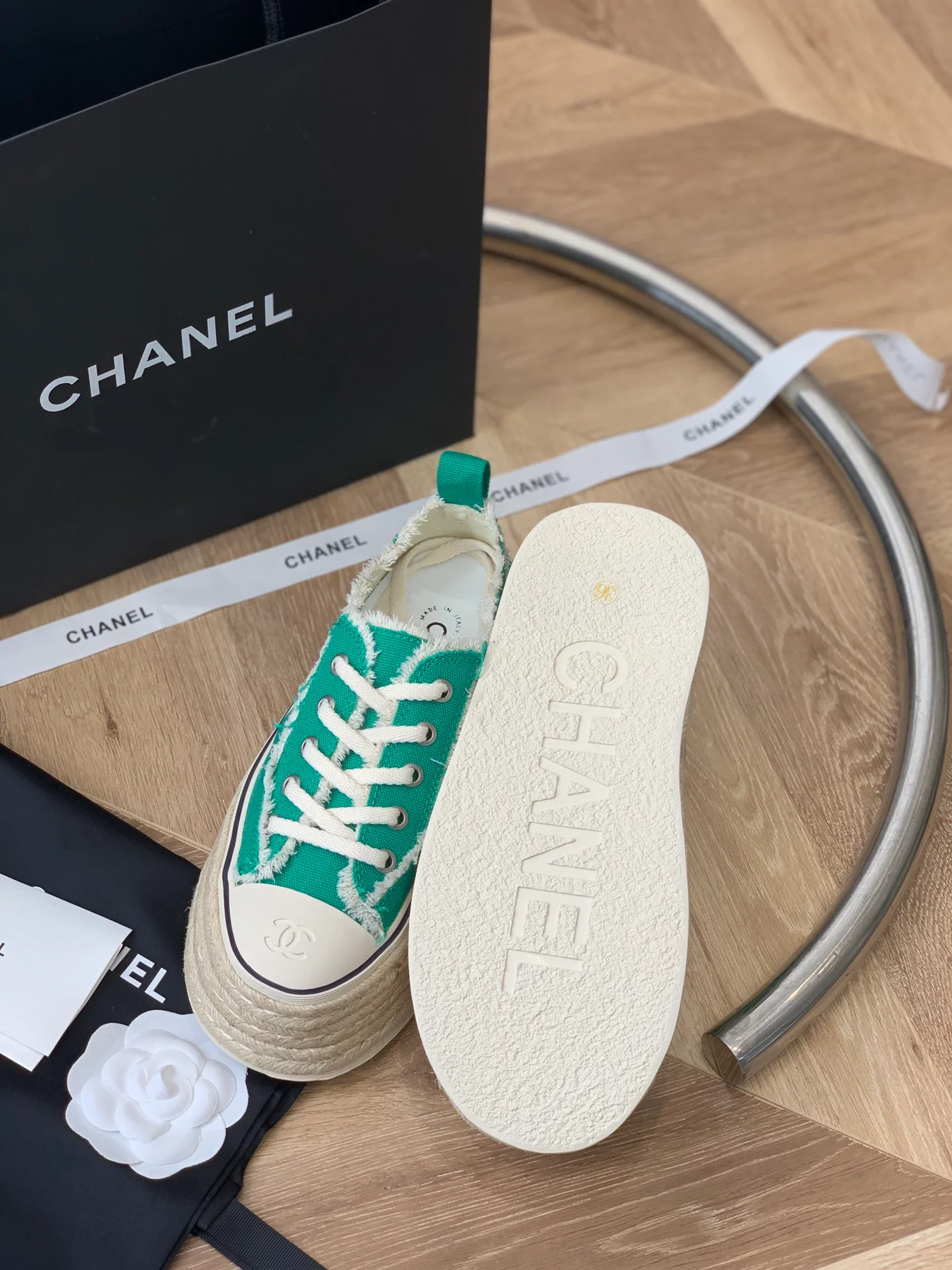 Кедовые туфли на платформе Chanel - повседневная обувь - зеленые