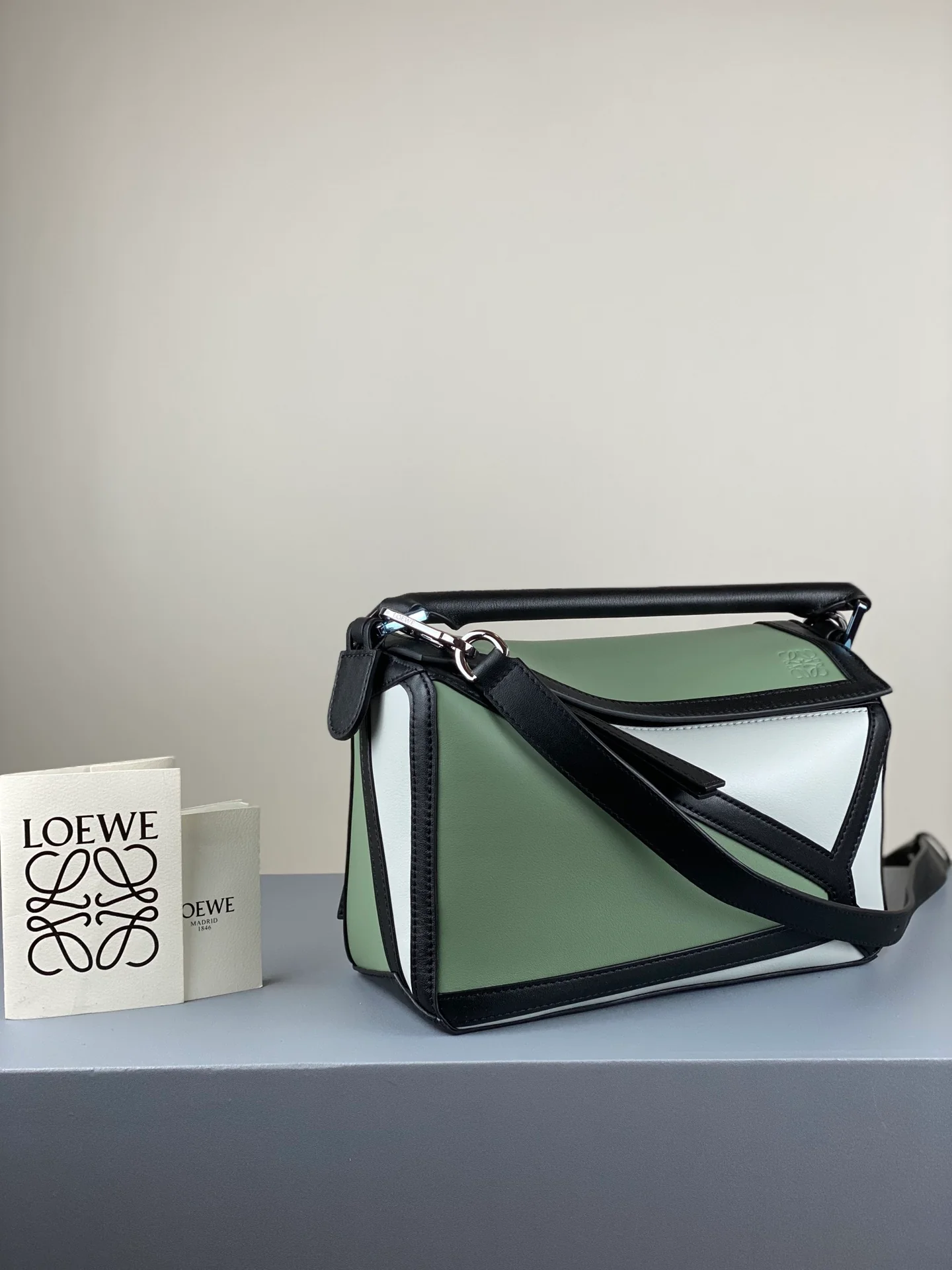 Сумка Loewe Puzzle из телячьей кожи, маленький размер 18.