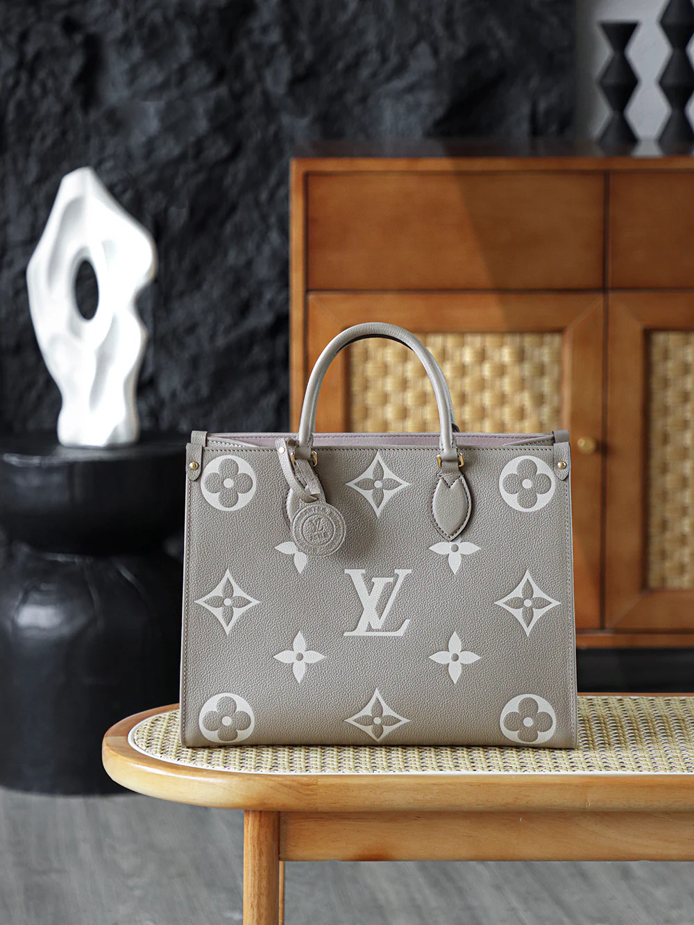 LV-m45494-onthego Средний слоново-серый