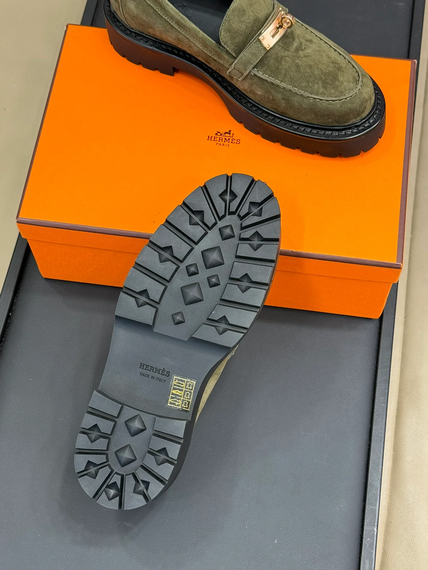 Лоферы Hermes 2024 - темно-зеленые