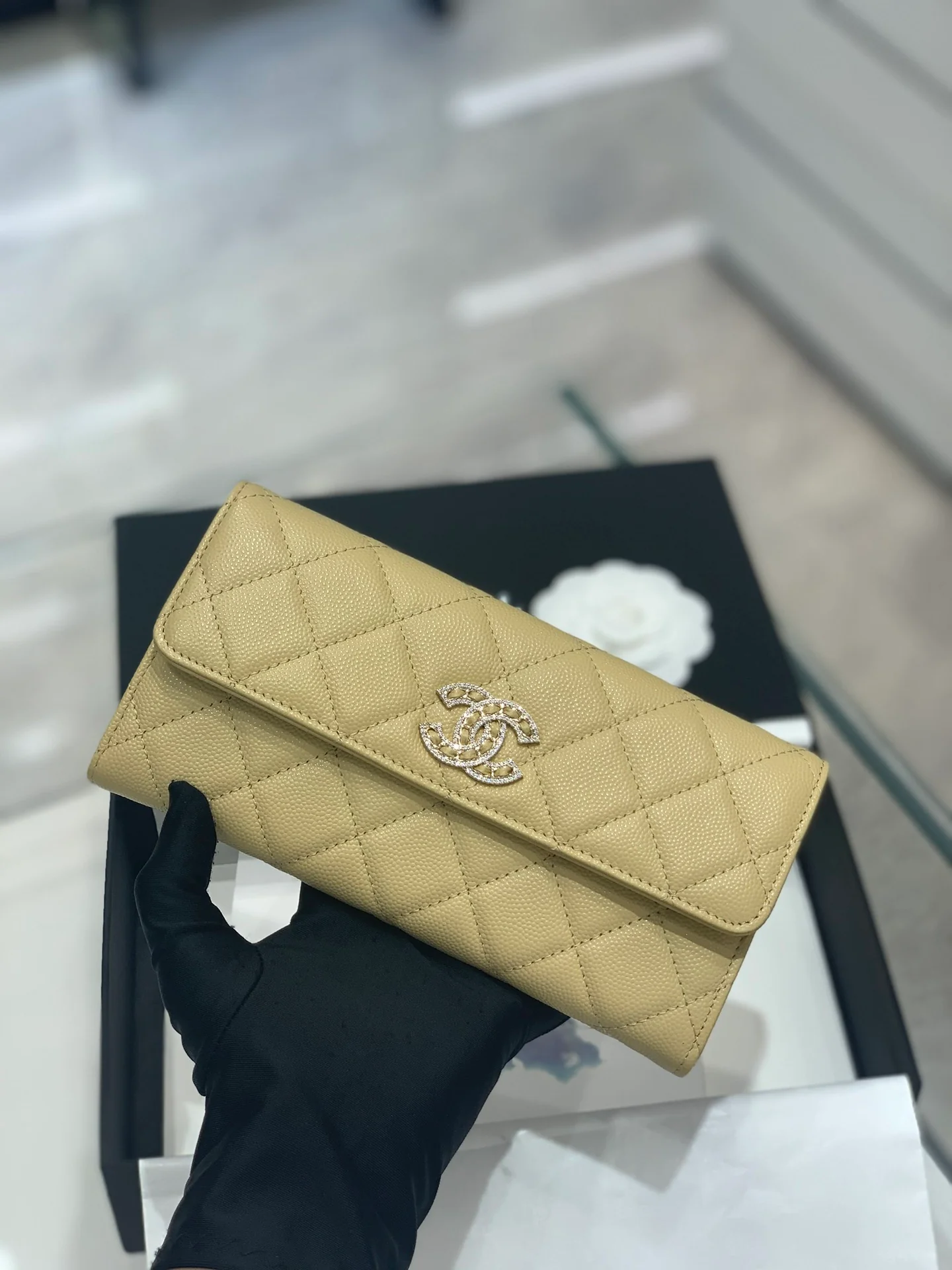 Chanel-翻盖长夹 满钻双C扣 黄色