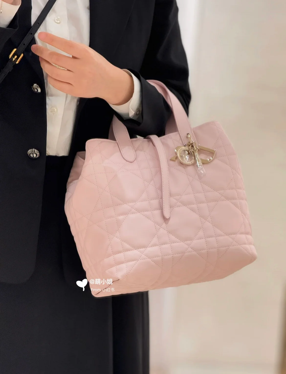 Dior d'toujours Средний розовый абрикос