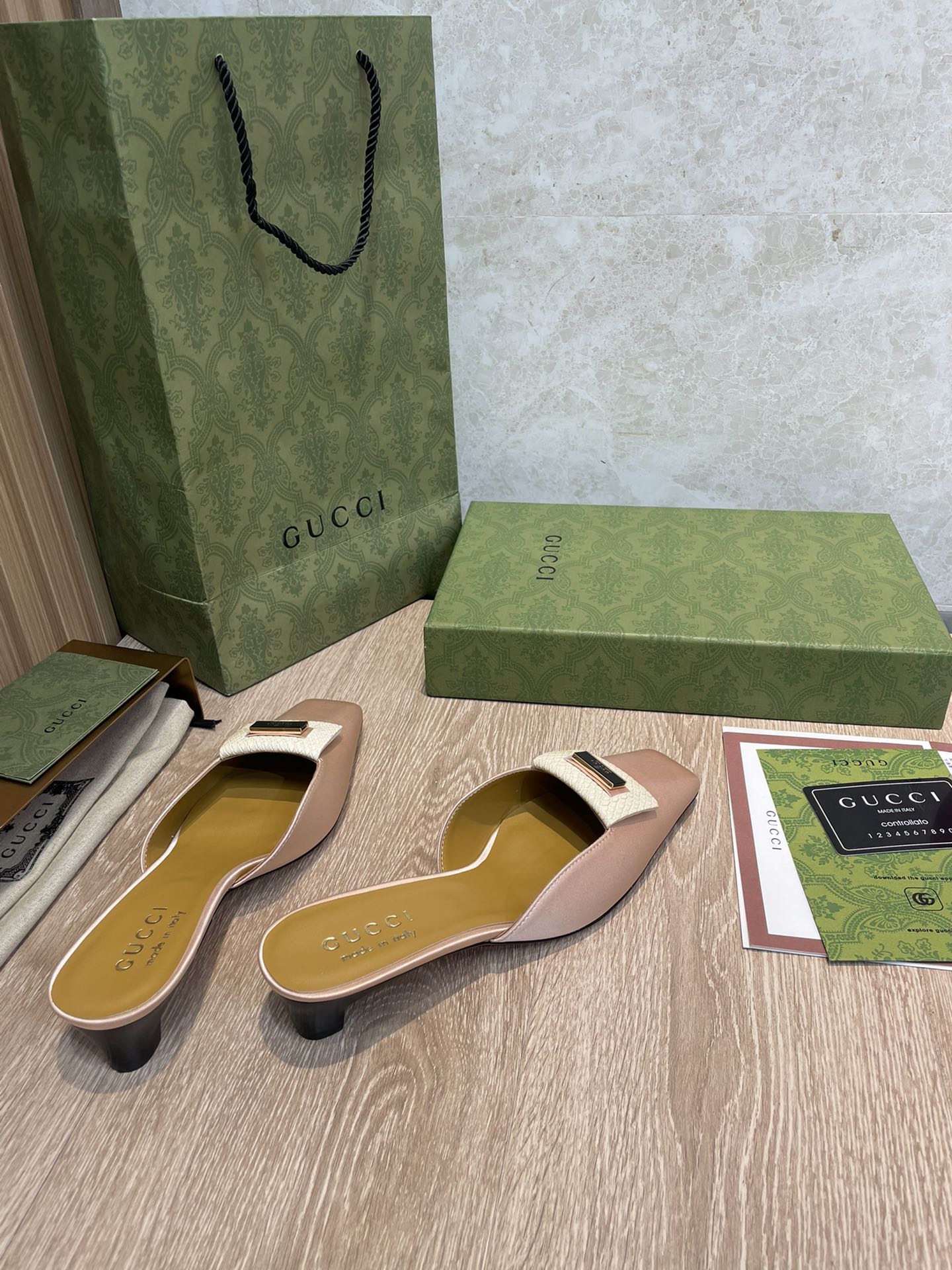 Gucci - Новинка начала весны 2022 года - Элегантные тапочки на низком каблуке