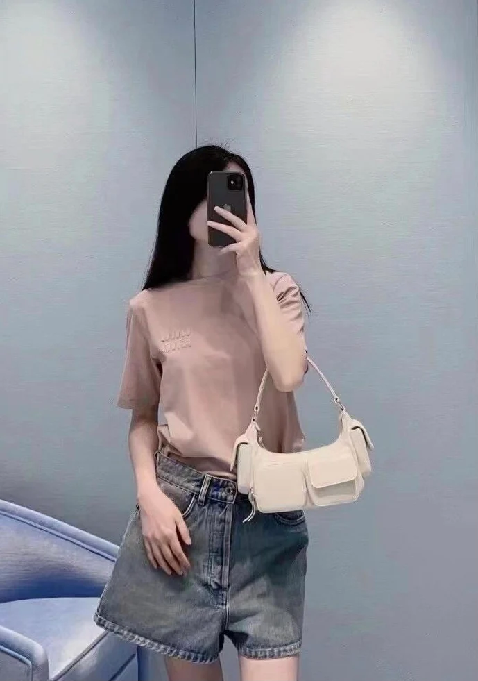 Miu Miu-2404-Розовая футболка с коротким рукавом и аппликацией в виде букв