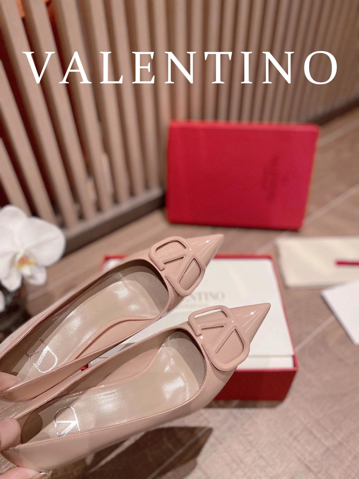 Valentino - Абрикосовые туфли на высоком каблуке с острым носком