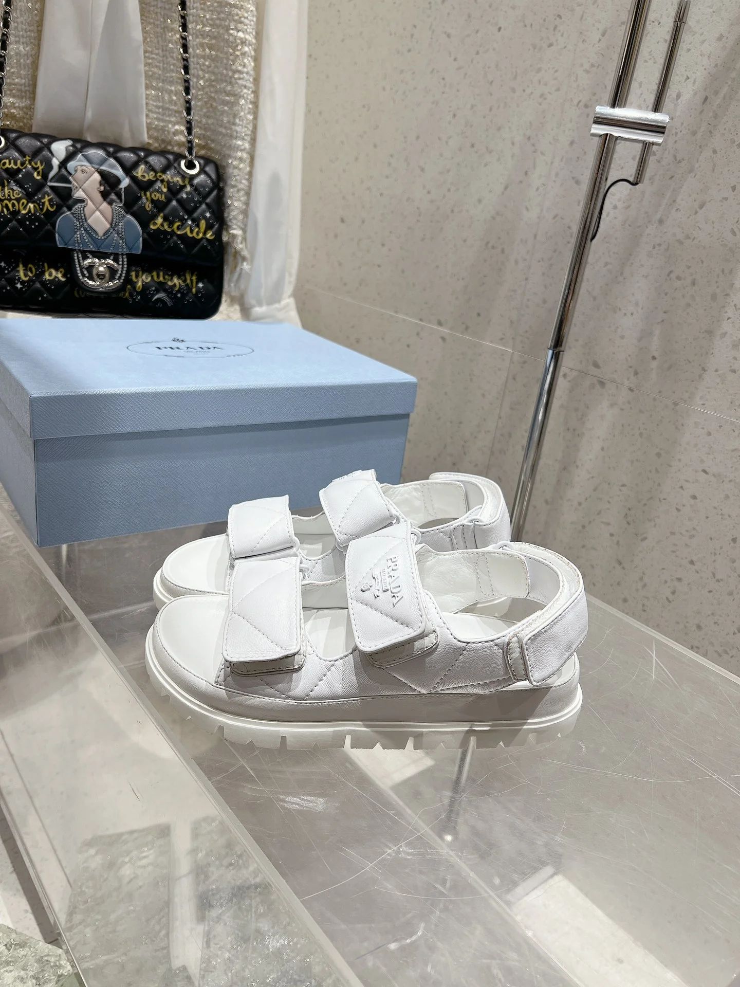 Сандалии Prada 2024 на платформе с застежкой-липучкой - желтые