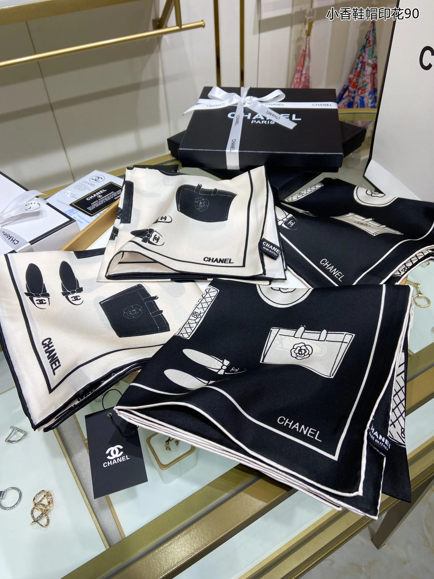 Chanel - Шелковый шарф с принтом