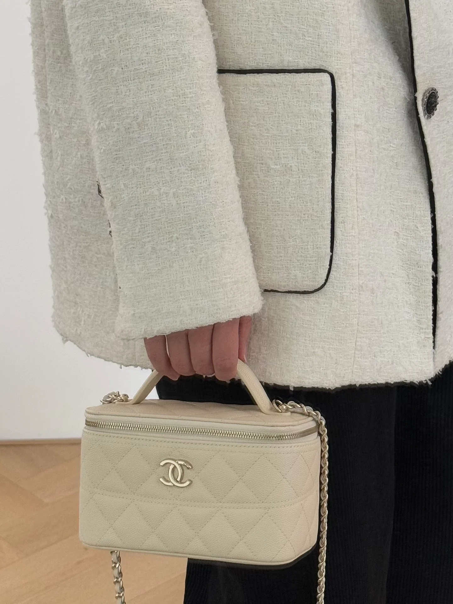 Сумка-ланчбокс Chanel 25c - серовато-белая