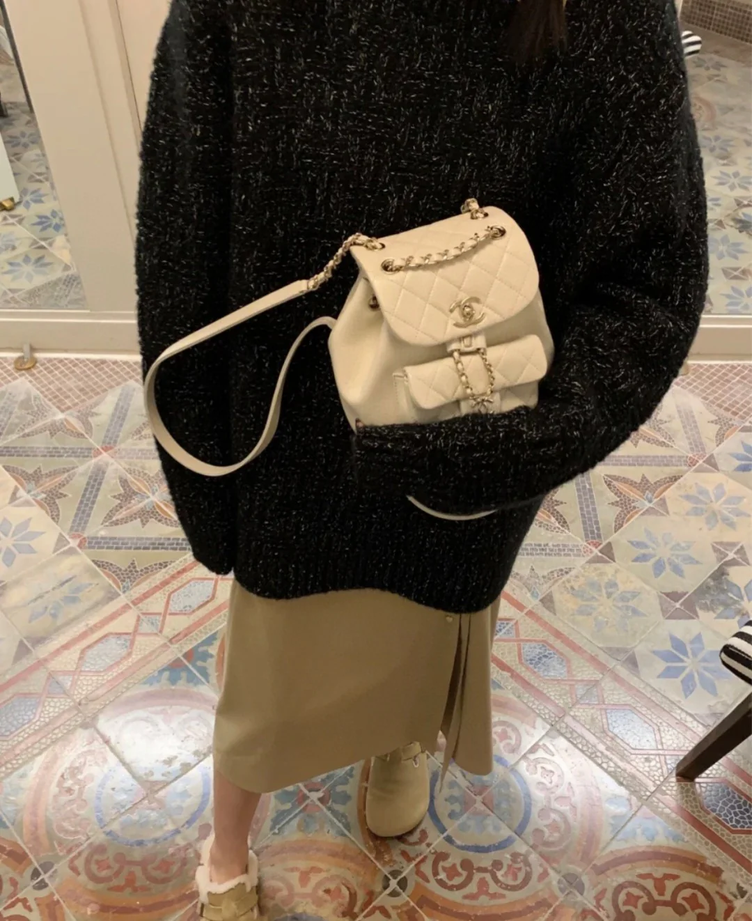 Рюкзак Chanel — белый, из вощеной кожи.