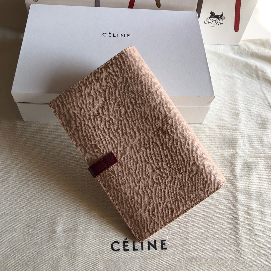 Длинный кошелек Celine — розовый и бордовый — с принтом в виде пальм.