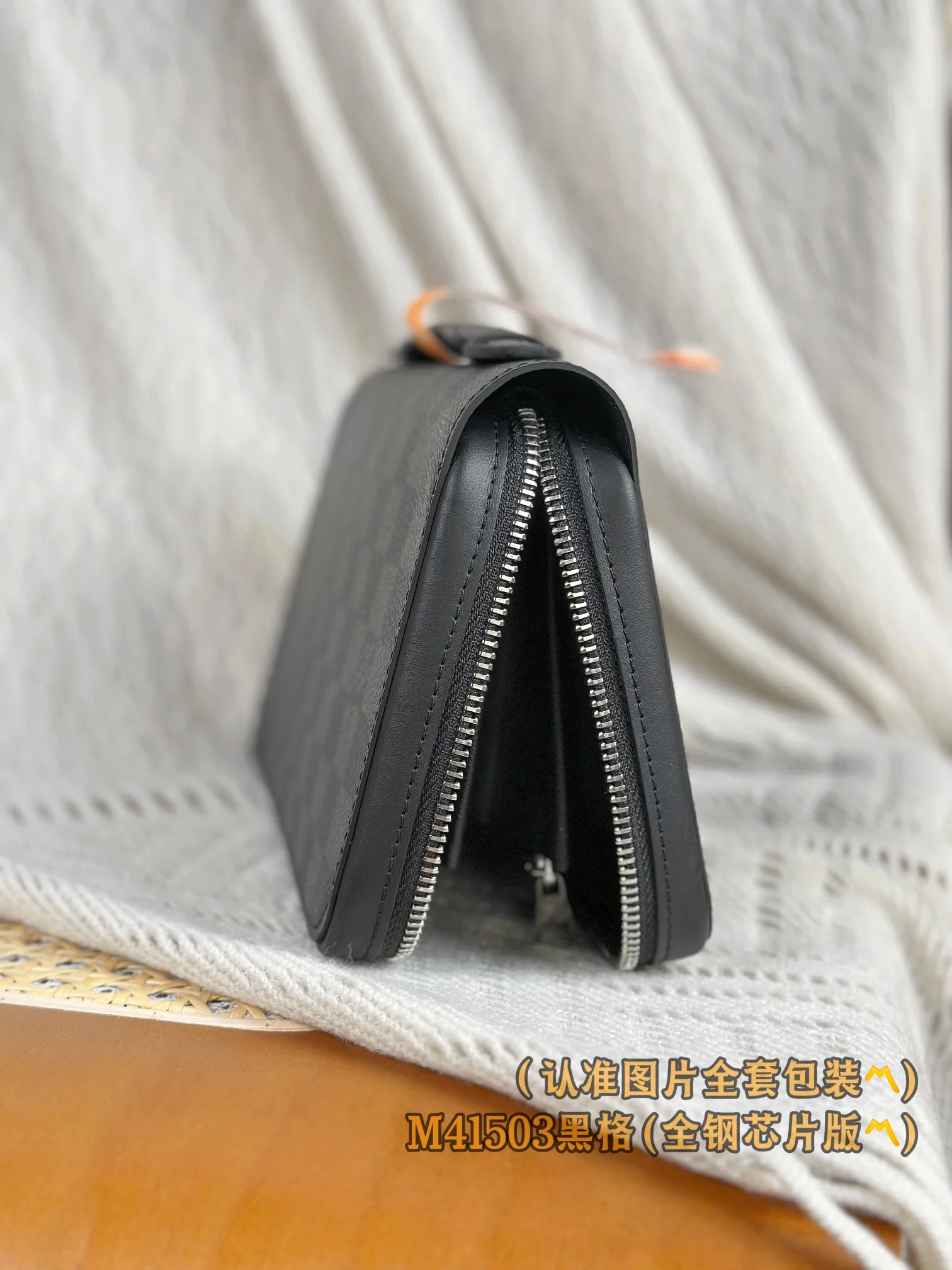 LV-m83603-Кошелек Lisa с тиснением, черный