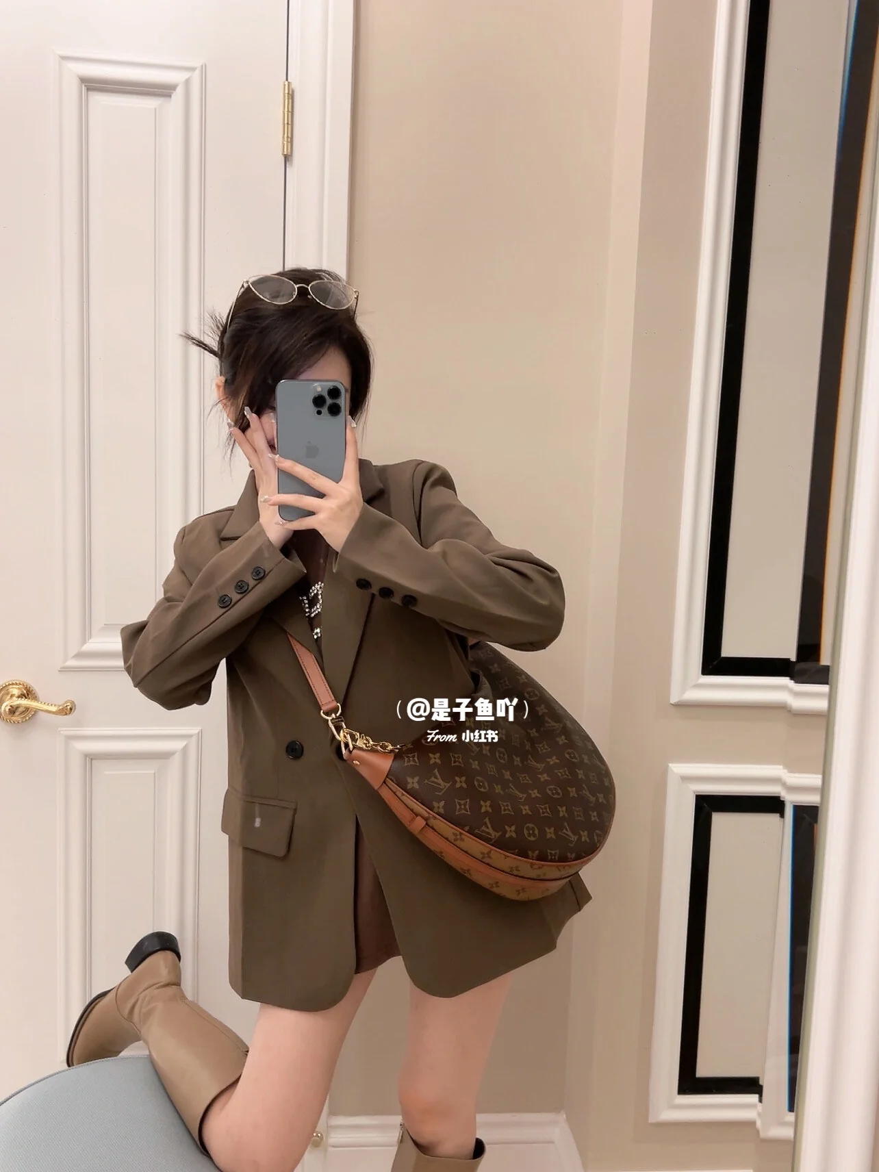 m46311-LV-loop-hobo-monogram большая сумка-полумесяц