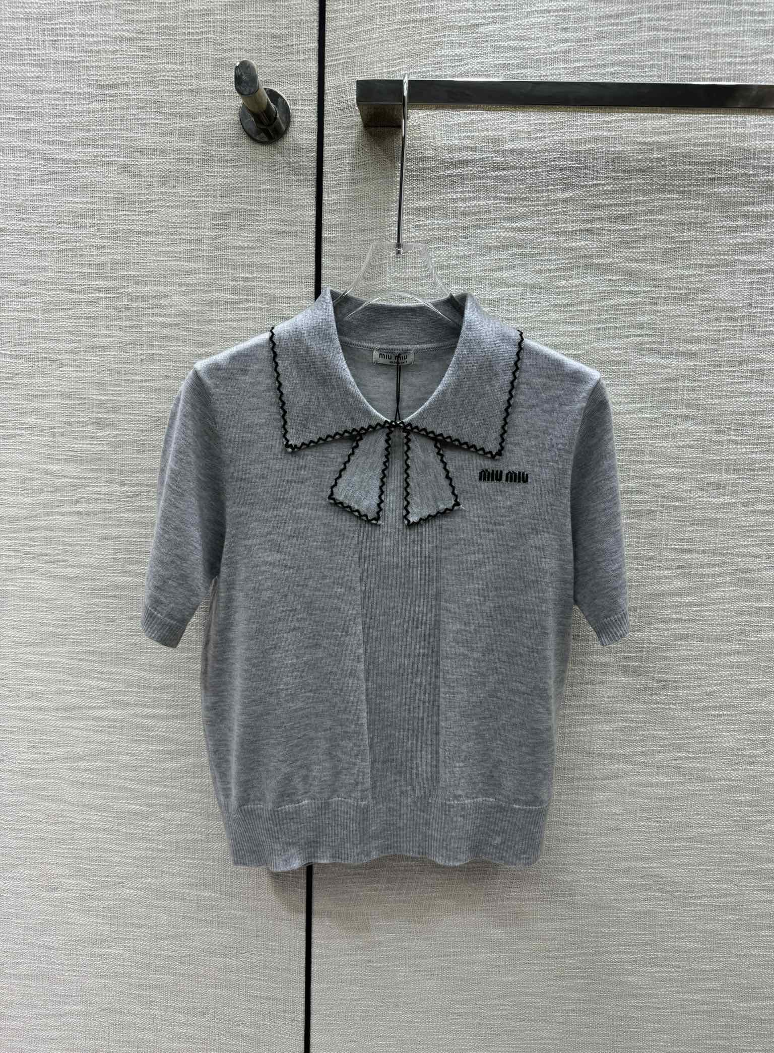 Miu Miu - 2404 - Трикотажная футболка с коротким рукавом и воротником 