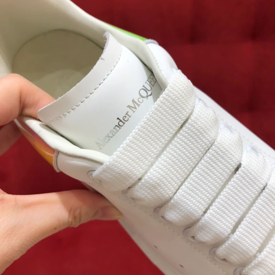 Классические белые кроссовки McQueen - светоотражающая пудра
