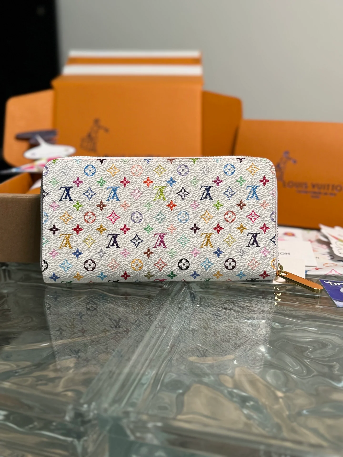 LV-m13922-zippy-wallet-pink and white