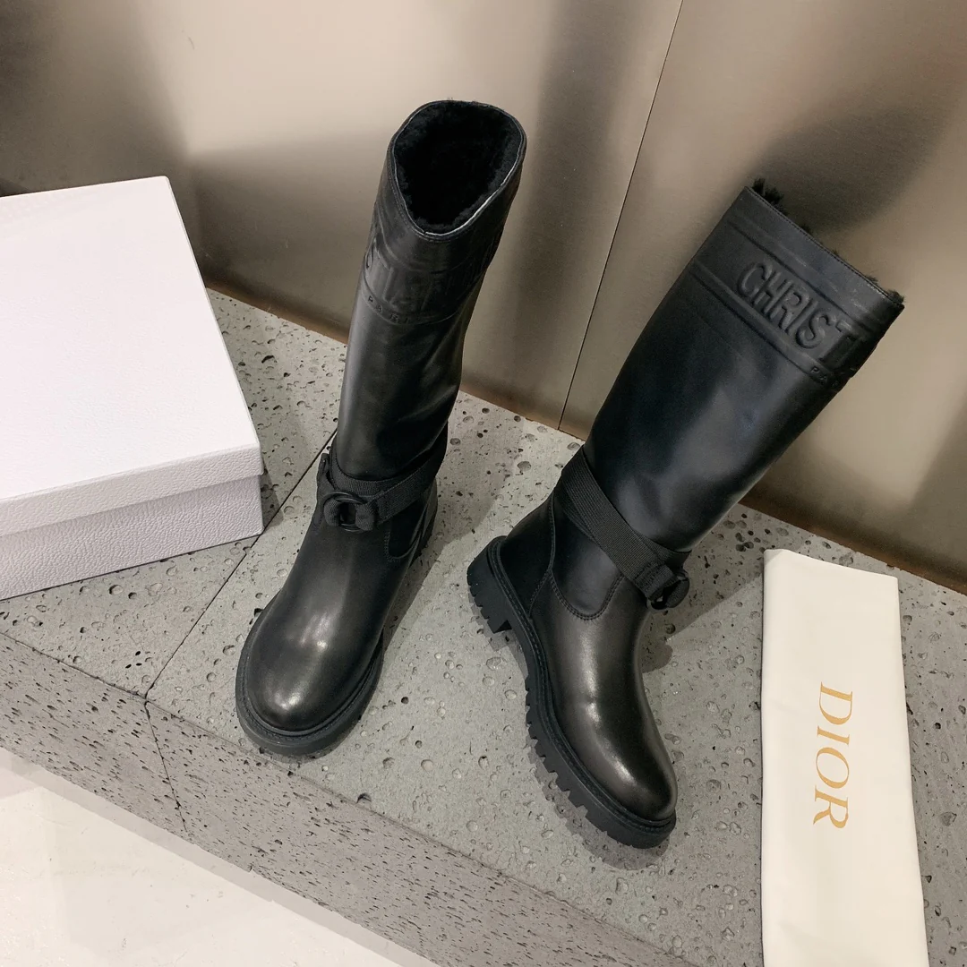 Новинка осенне-зимней коллекции Dior — кожаные сапоги до колена — 1