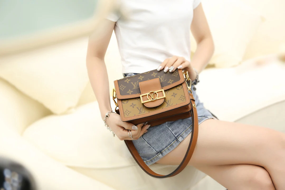 lv-m44580-mini-dauphine-Daphne