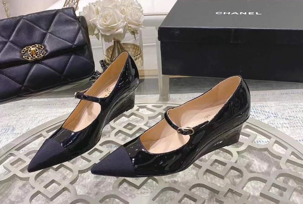 Новинка 2023 года от Chanel - Туфли на танкетке - Черные