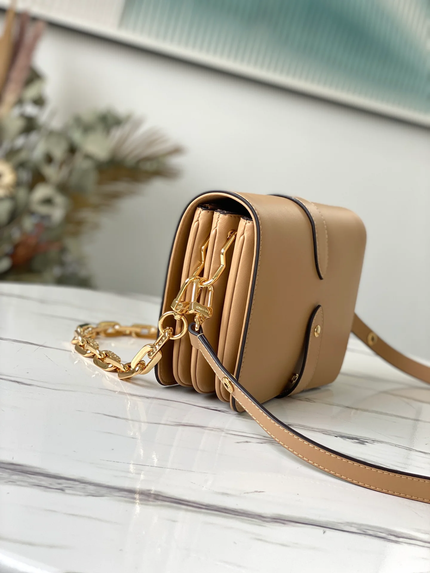 lv-m57745-camel-rendez-vous-сумочка