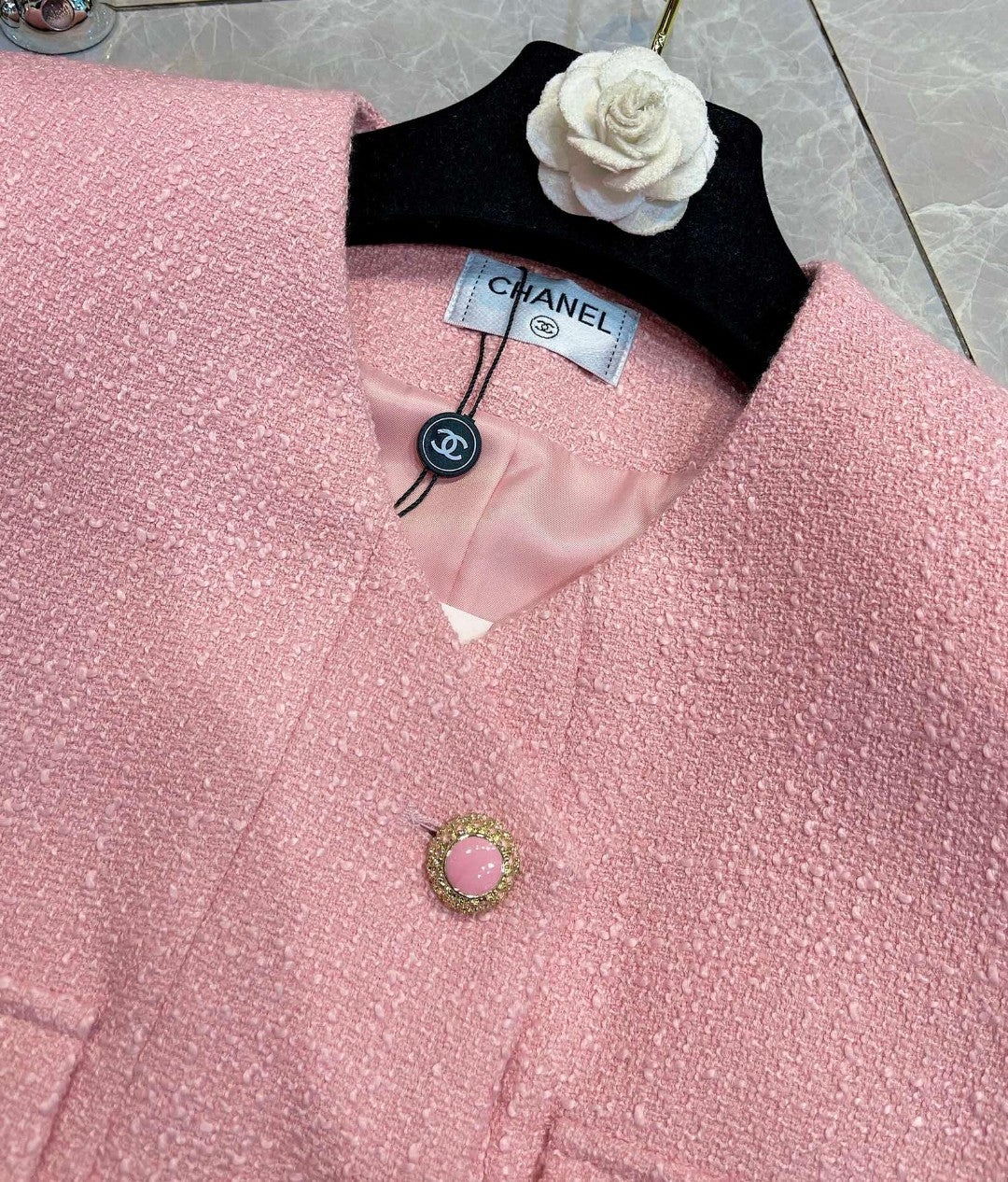 Chanel 2403 - Элегантный твидовый костюм с жакетом - Оранжево-розовый