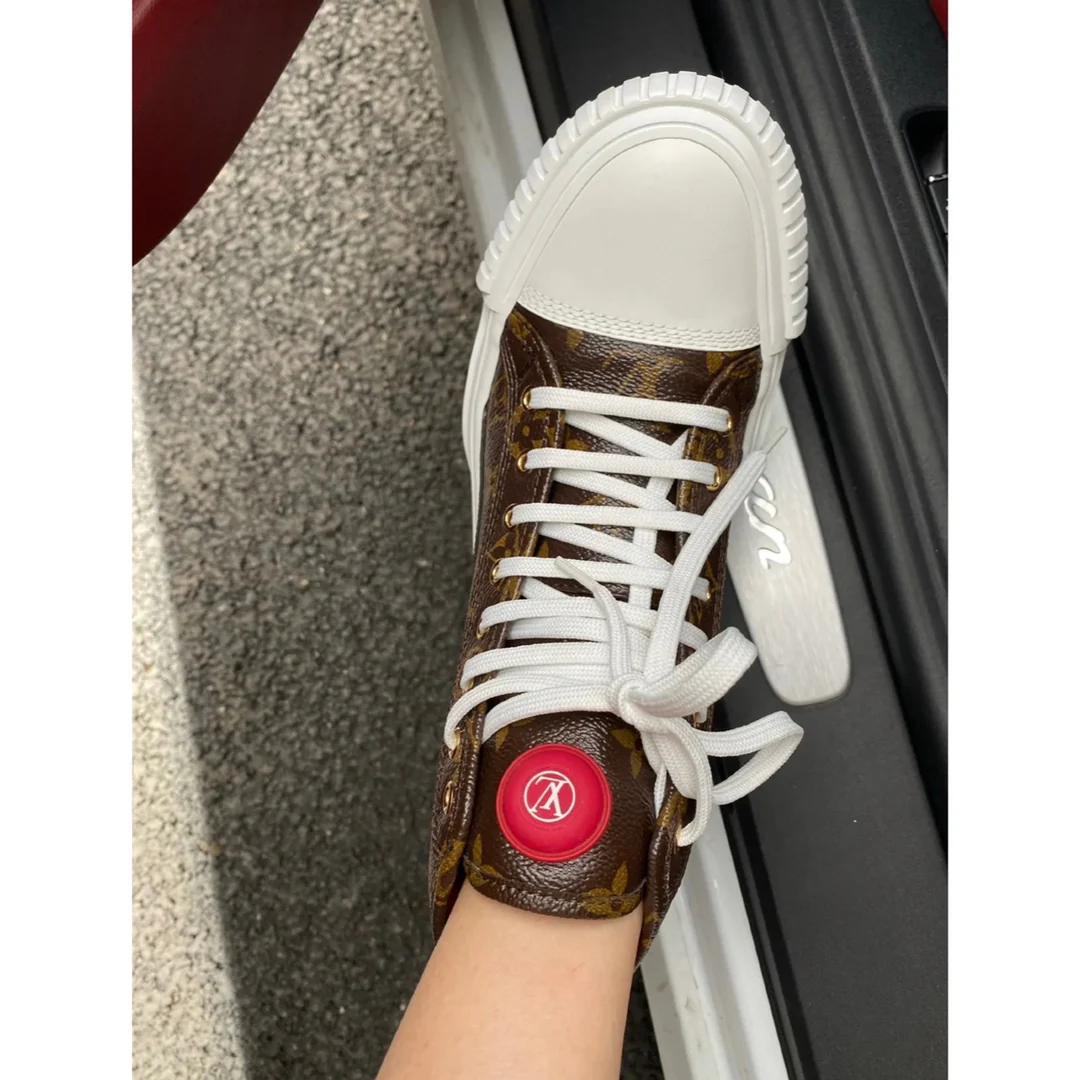 Классические кожаные высокие кроссовки LV Squad