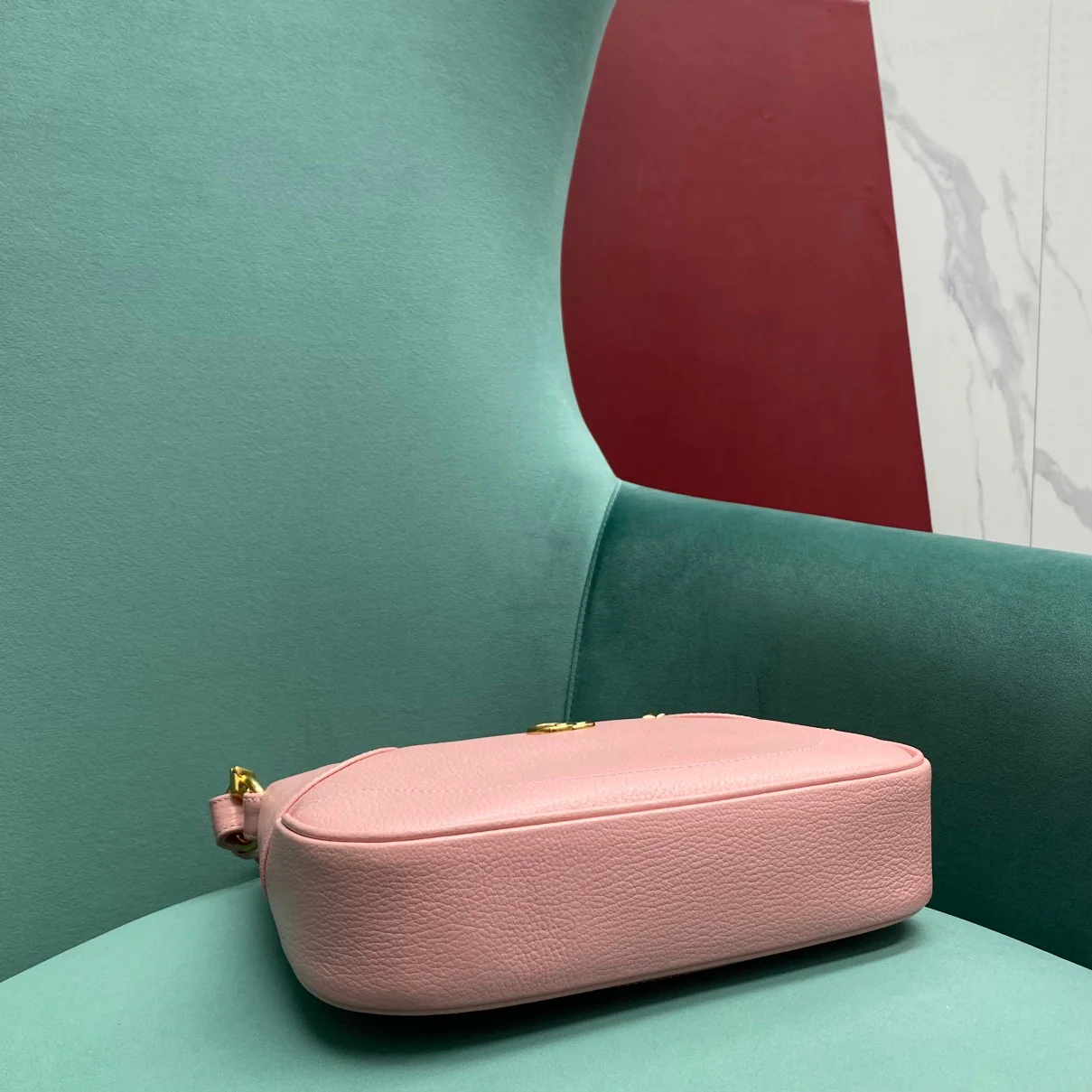 Сумка Gucci на цепочке через плечо - розовая