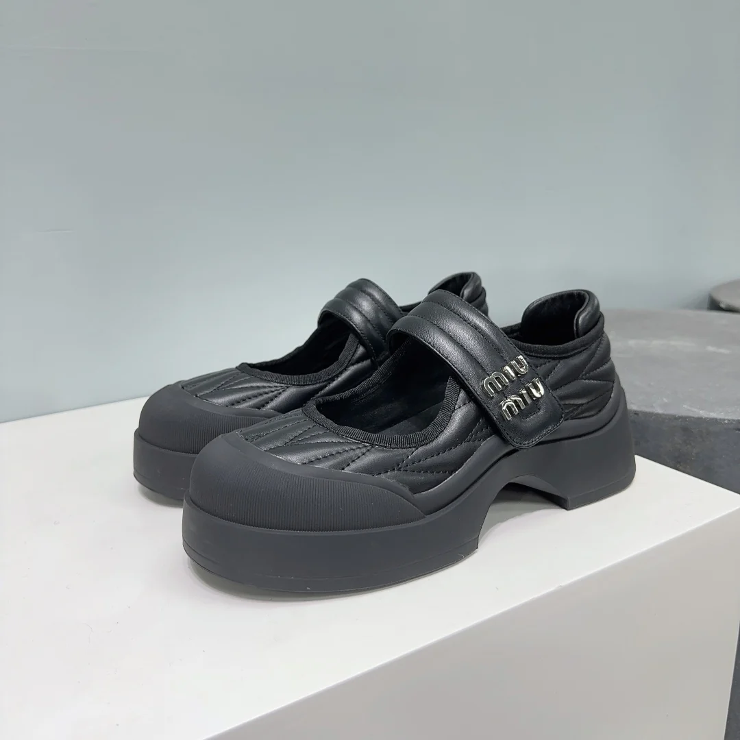 Новинка сезона осень/зима 2023 от Miu Miu - Туфли на платформе 