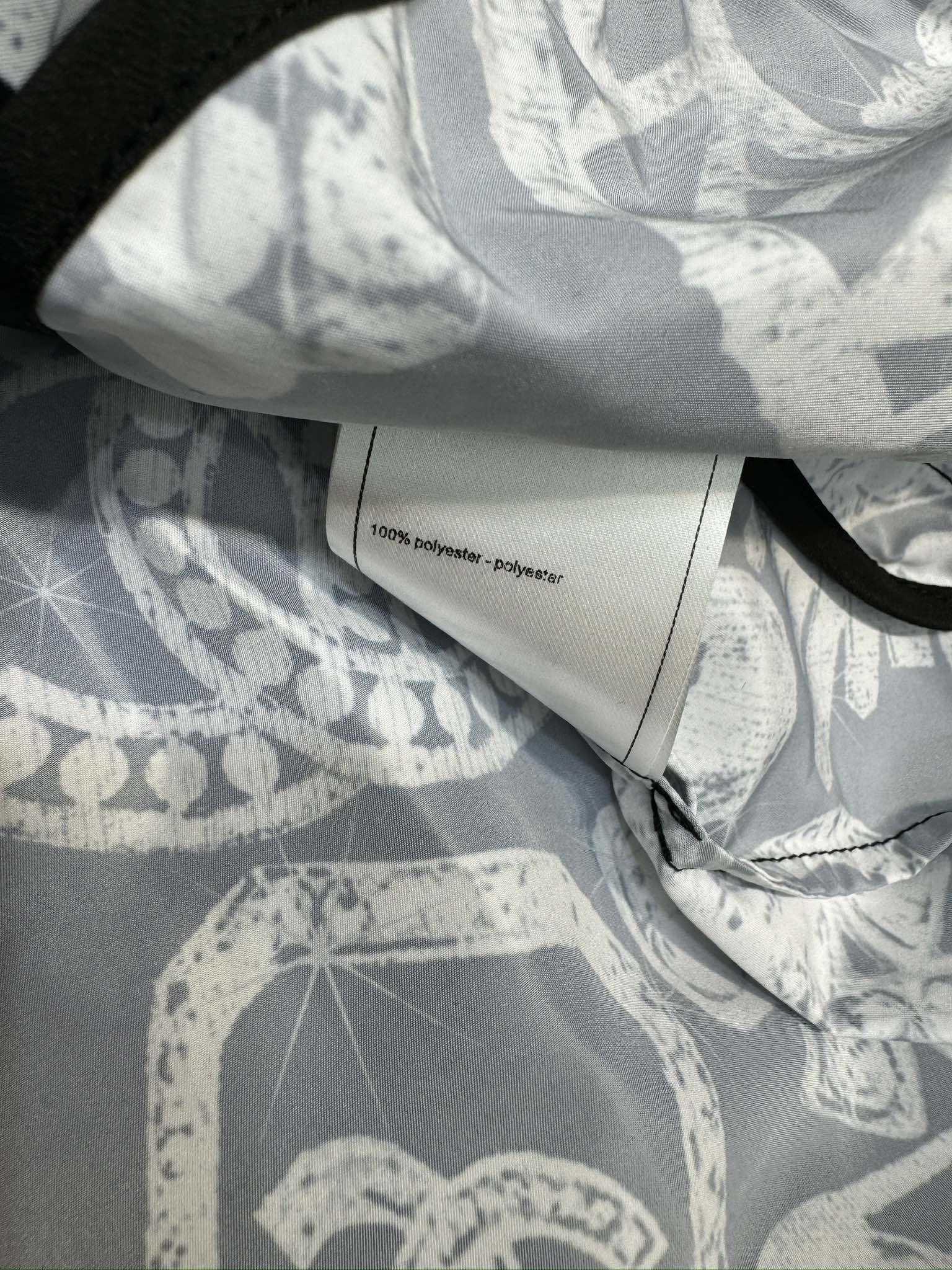 Куртка Chanel 2403 с капюшоном, напечатанная на 3D-принтере.