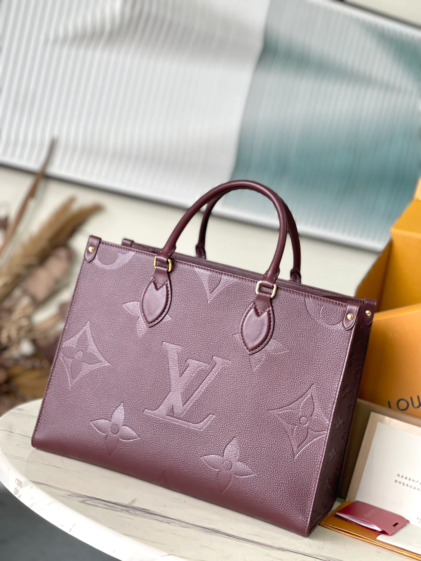 m46601-LV-ontheon-mm-Handbag-Burgundy