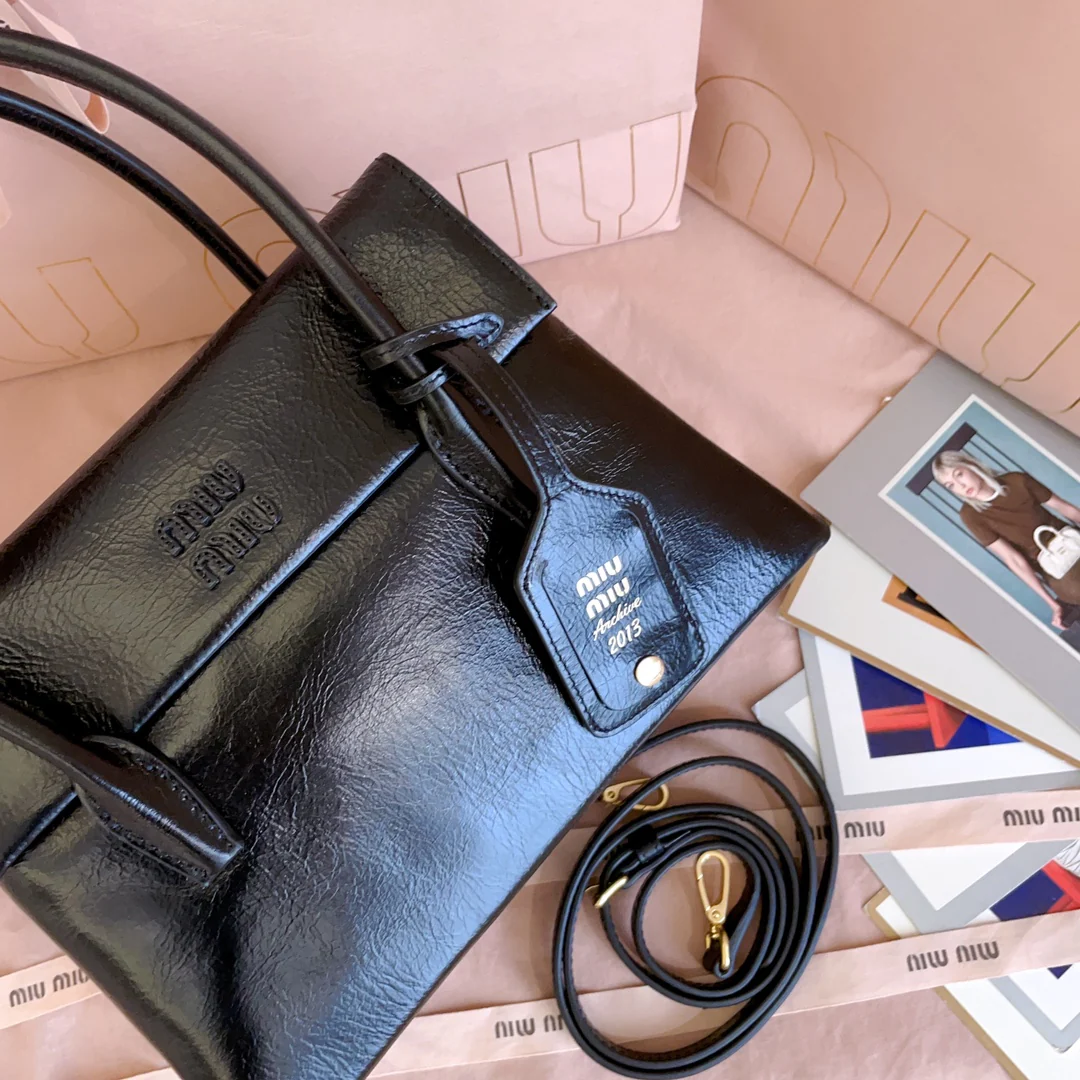 Сумка Miu Miu 5ba303 Miusolitaire из телячьей кожи - черная