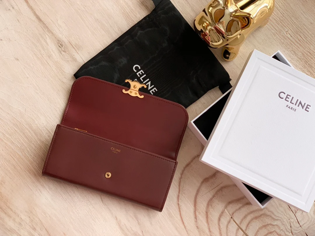 Celine TRIOMPHE 大号亮泽光滑羊皮革翻盖长夹