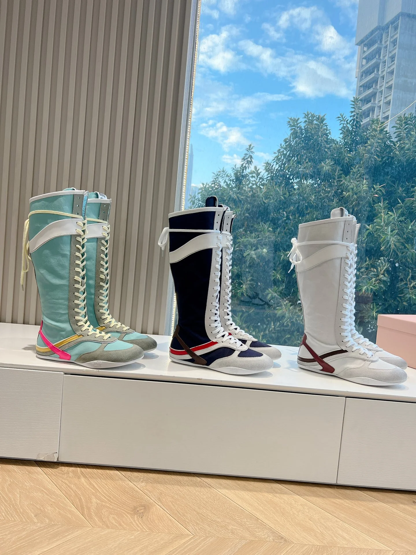 Высокие сапоги Miu Miu 2025 года - изображение из коллекции