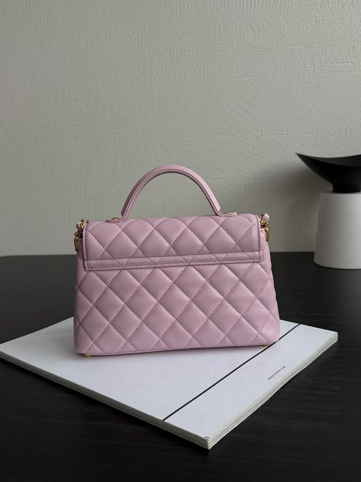 Сумка с ручкой и клапаном, маленькая, розовая, 25 пенсов