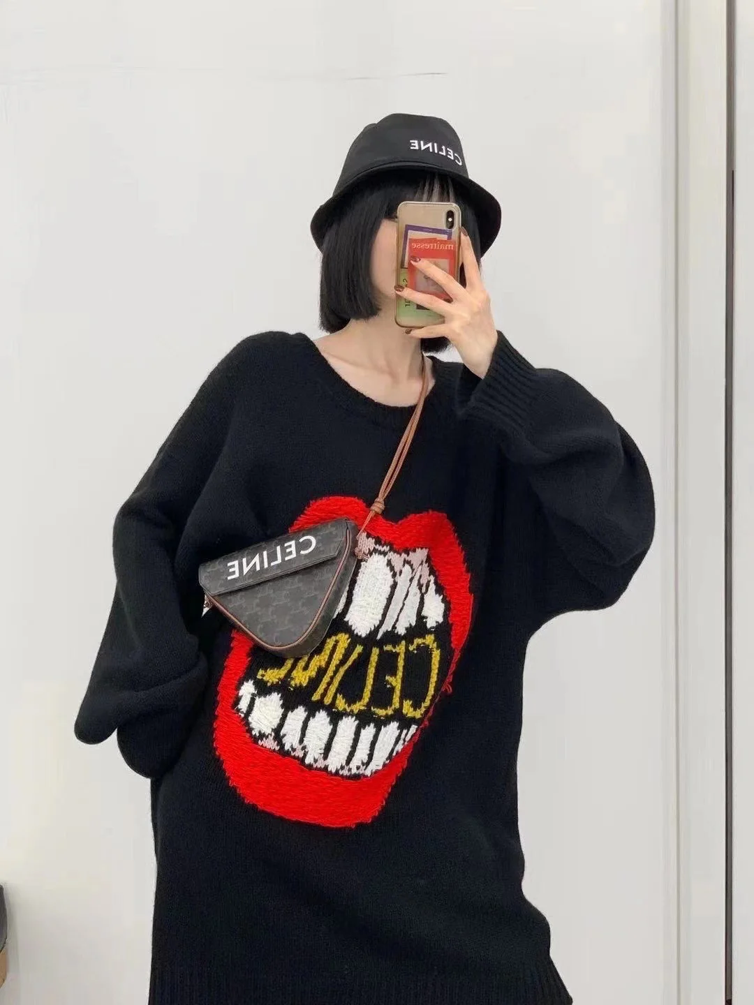 Треугольная сумка с монограммой Celine Arc de Triomphe