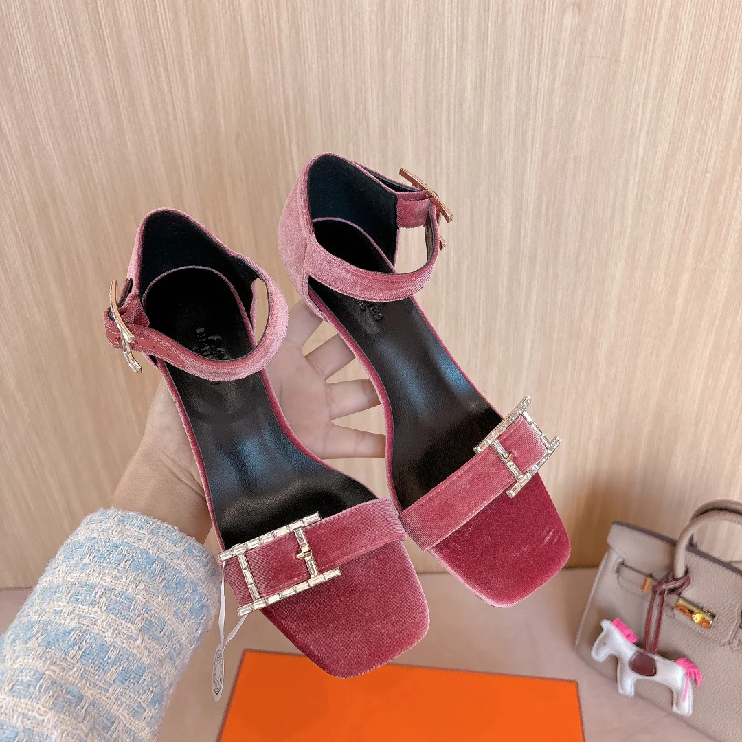 Босоножки на высоком каблуке Hermes 2024 - розовые