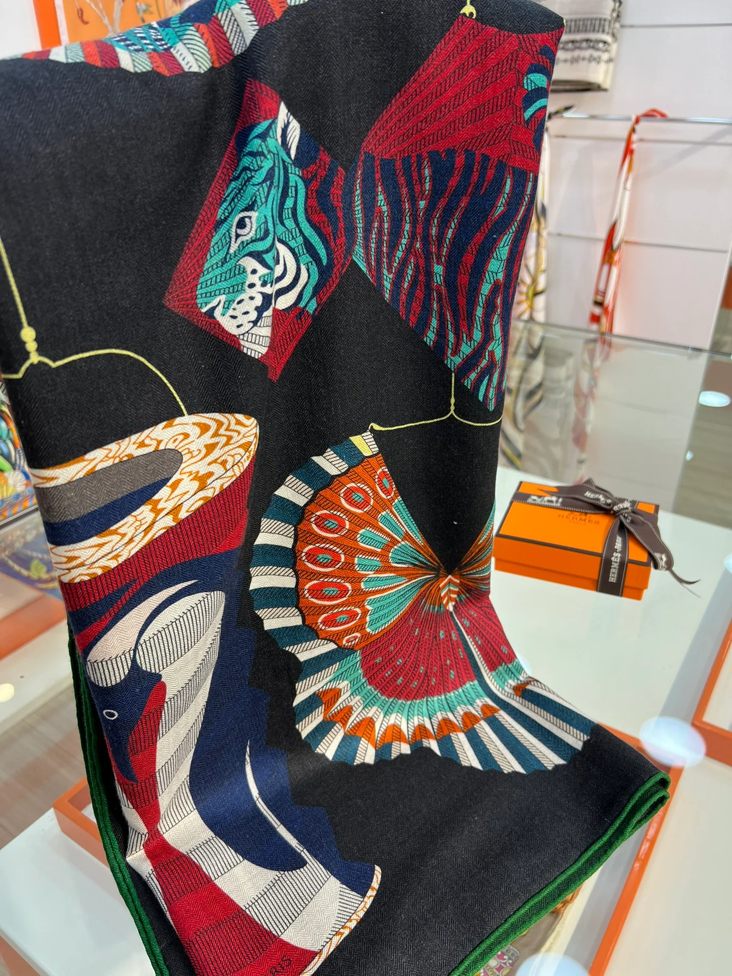 Большой двусторонний бархатный шарф Hermes - 140 см - 004