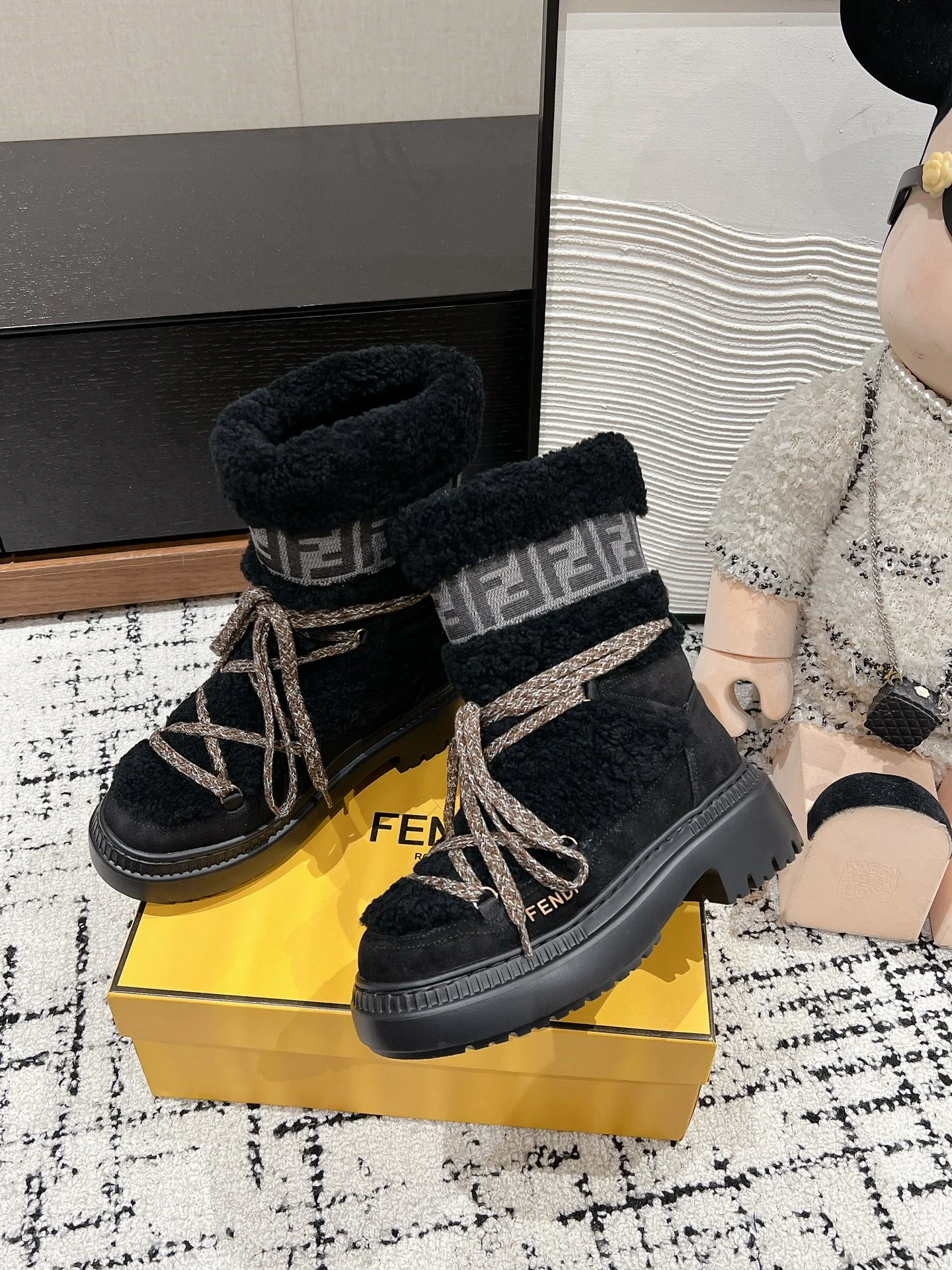 Шерстяные зимние сапоги Fendi 2024 - черные