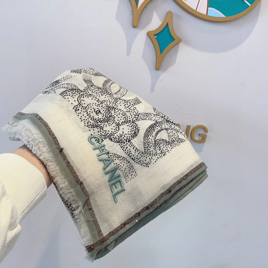 Шарф Chanel 2024 Metallic Camellia Scarf - серый