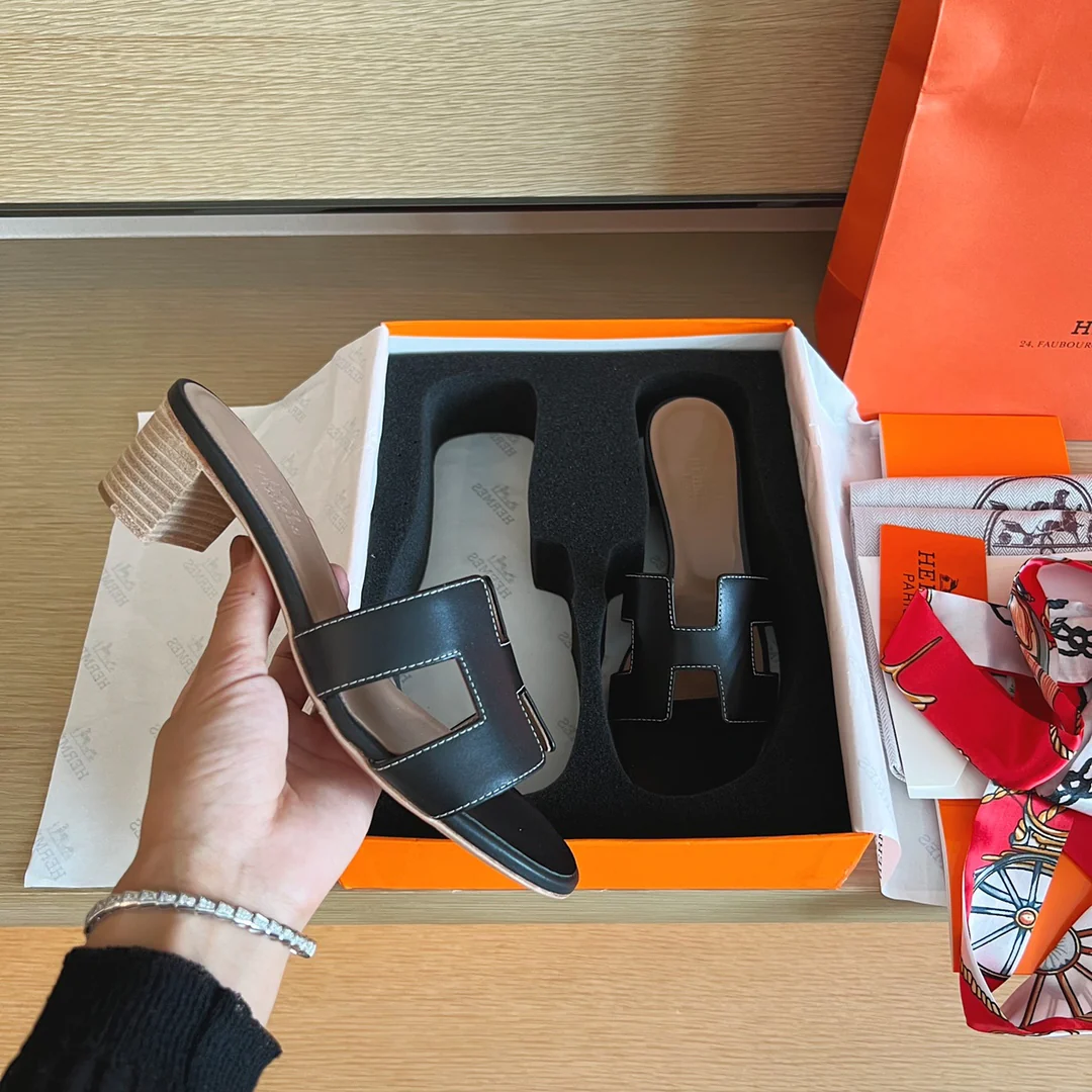 Классические сандалии Hermes на массивном каблуке H - однотонная кожа - черно-коричневые