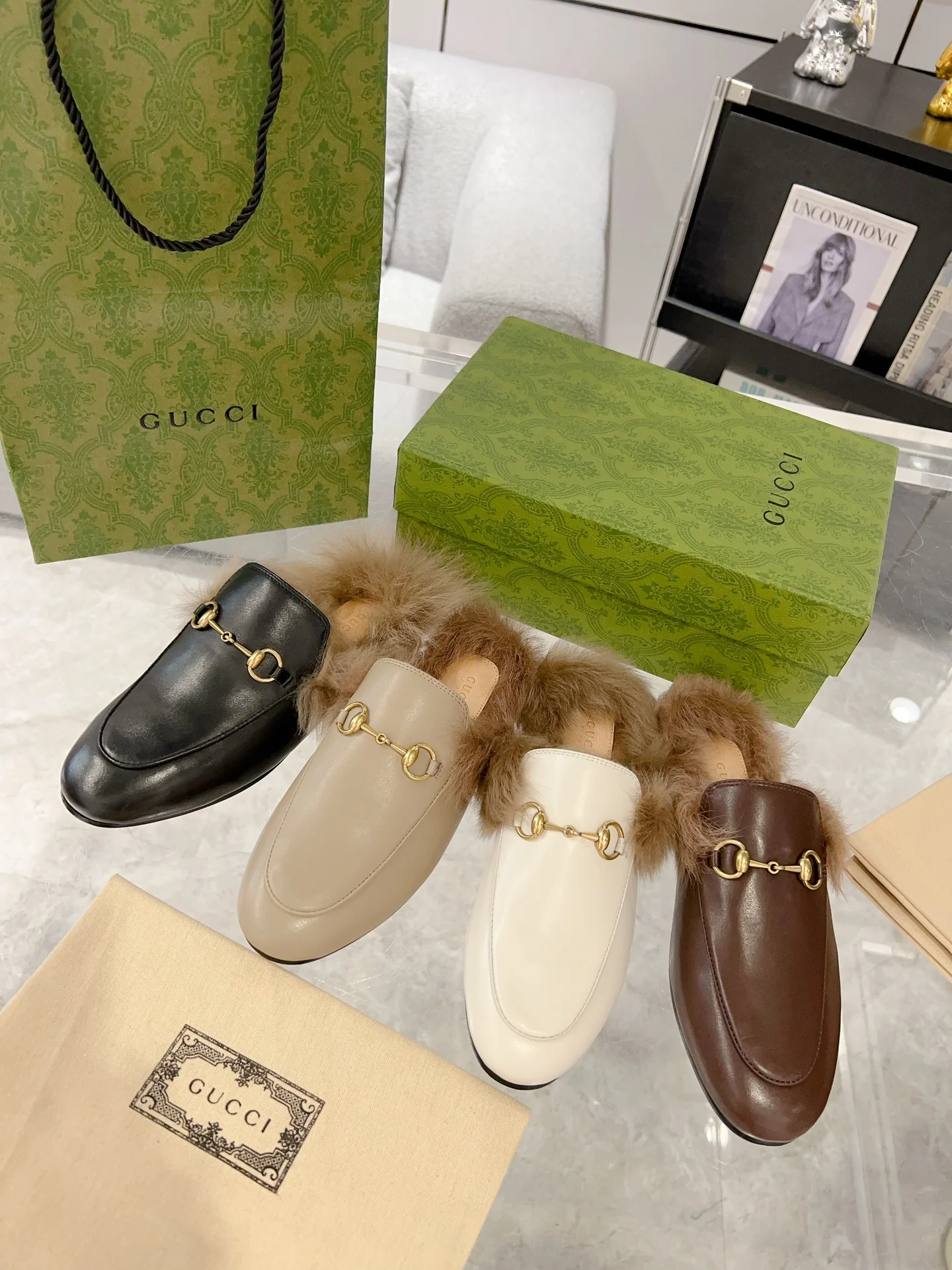 Новинка сезона осень/зима 2023 от Gucci - Тусклые тапочки с закрытым носком из тосканской шерсти - Коричневая кожа